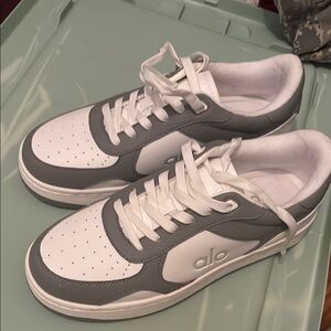 Brand new w/o box ALO Yoga Sneaker W9/M7.5